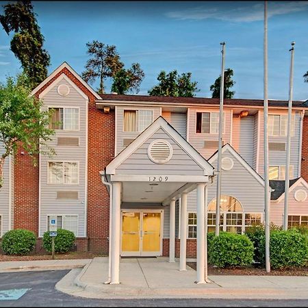 Travelers Inn And Suites Raleigh Extérieur photo