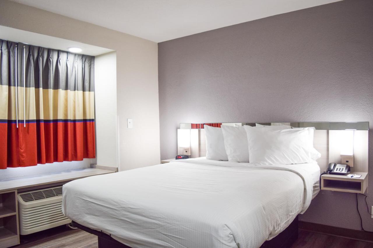 Travelers Inn And Suites Raleigh Extérieur photo
