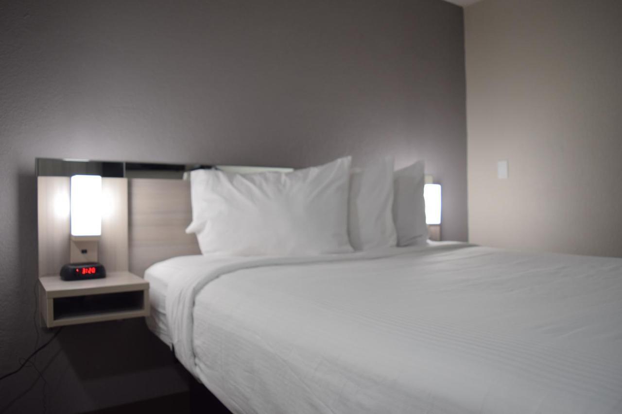 Travelers Inn And Suites Raleigh Extérieur photo