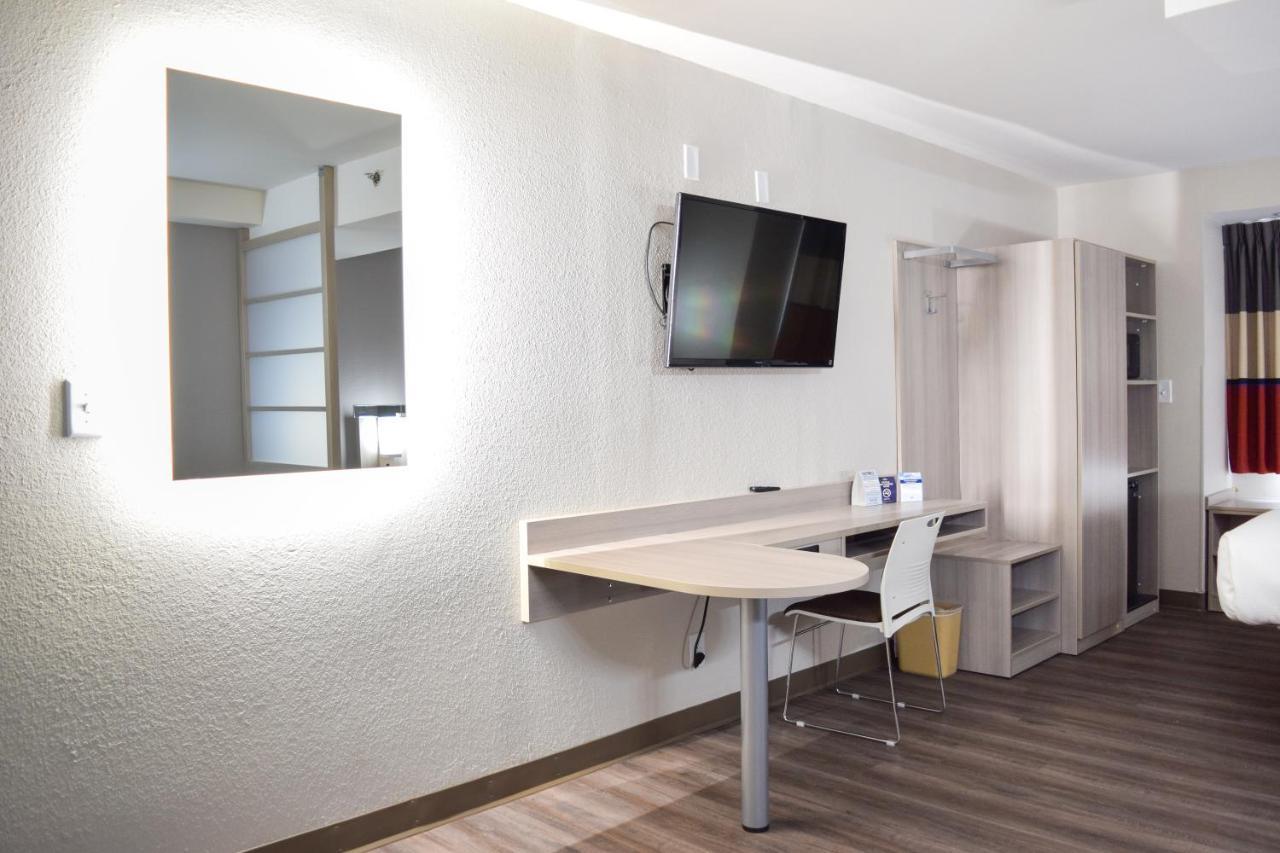 Travelers Inn And Suites Raleigh Extérieur photo
