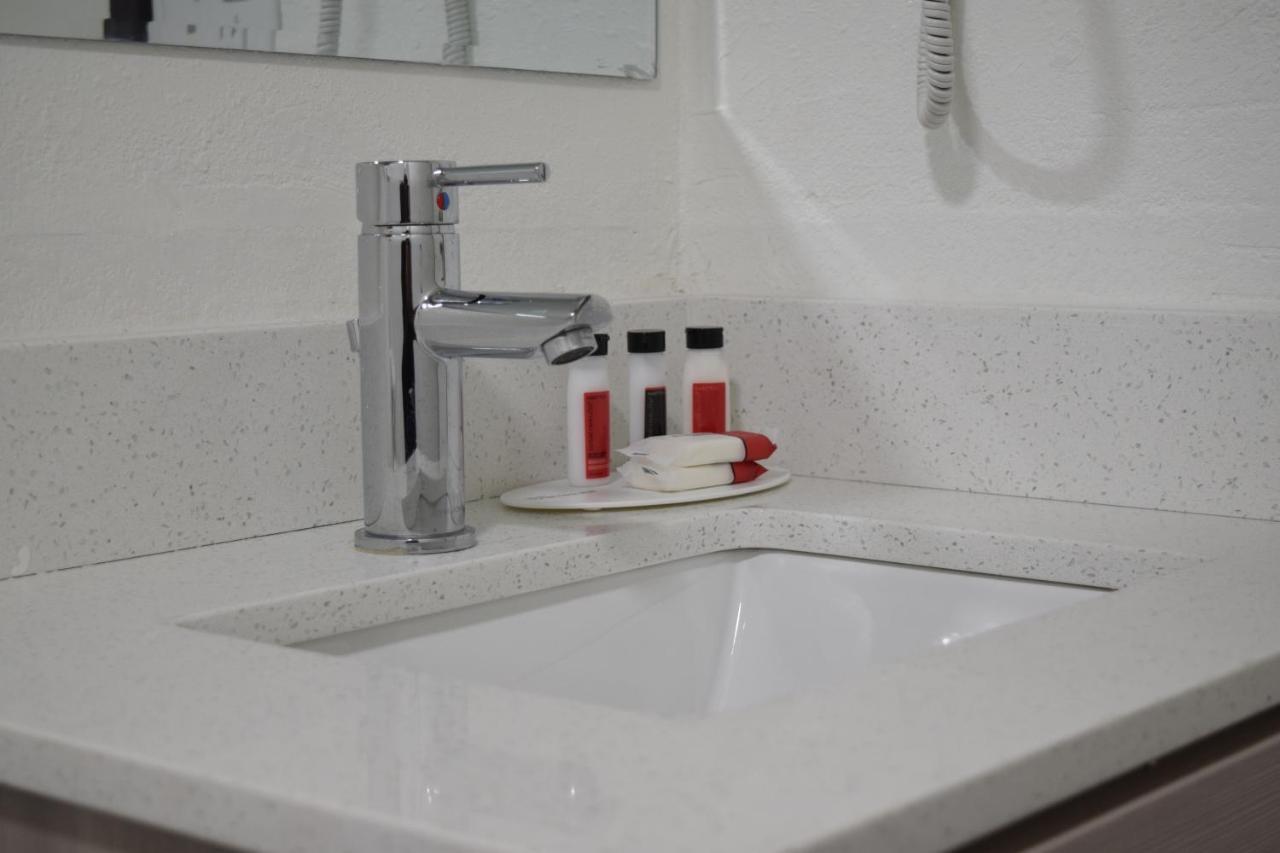 Travelers Inn And Suites Raleigh Extérieur photo